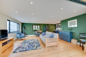 Fernseher, Kamin