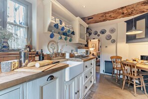 Oven, dishwasher, highchair, cookware/dishes/utensils - 3 Bed in Whitchurch (oc-c34182) (Whitchurch)