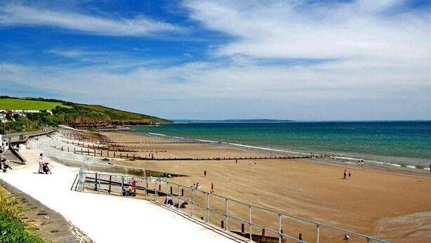 A beach with a sandy shore, a promenade, and a sea wall. - 1 Bed in Stepaside (oc-pw9268) (Amroth)