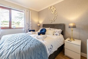 Iron/ironing board, free WiFi, bed sheets - 1 Bed in Stepaside (oc-pw9268) (Amroth)