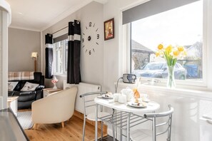 Dining - 1 Bed in Stepaside (oc-pw9268) (Amroth)