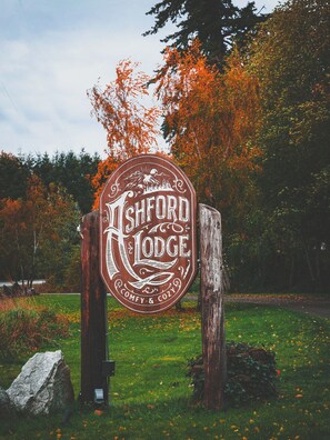 Property grounds - Summit Suite at Ashford Lodge - Hot Tub and Projector, near Mt. Rainier! (Ashford)