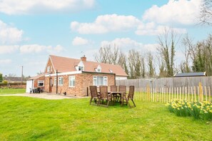 Outdoor dining - 3 Bed in Frostenden (oc-sfhms) (Frostenden)