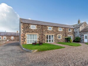 Exterior - 4 Bed in Alnwick (oc-80484) (Newton-by-the-Sea)