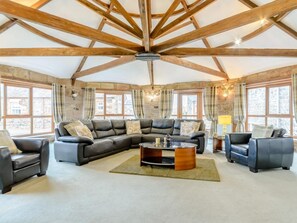 TV, fireplace - 4 Bed in Alnwick (oc-80484) (Newton-by-the-Sea)