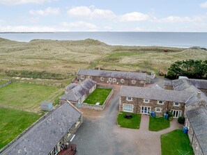 Exterior - 4 Bed in Alnwick (oc-80484) (Newton-by-the-Sea)