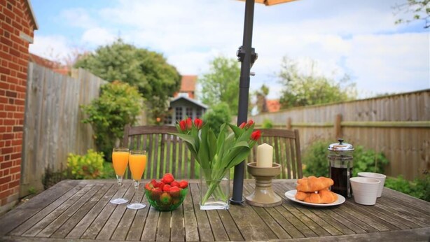 Unclassified image, 1 of 10, button - 2 Bed in Orford (oc-sflis) (Orford)