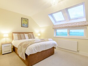 Travel cot, free WiFi, bed sheets - 2 Bed in Alnwick (oc-80494) (Newton-by-the-Sea)