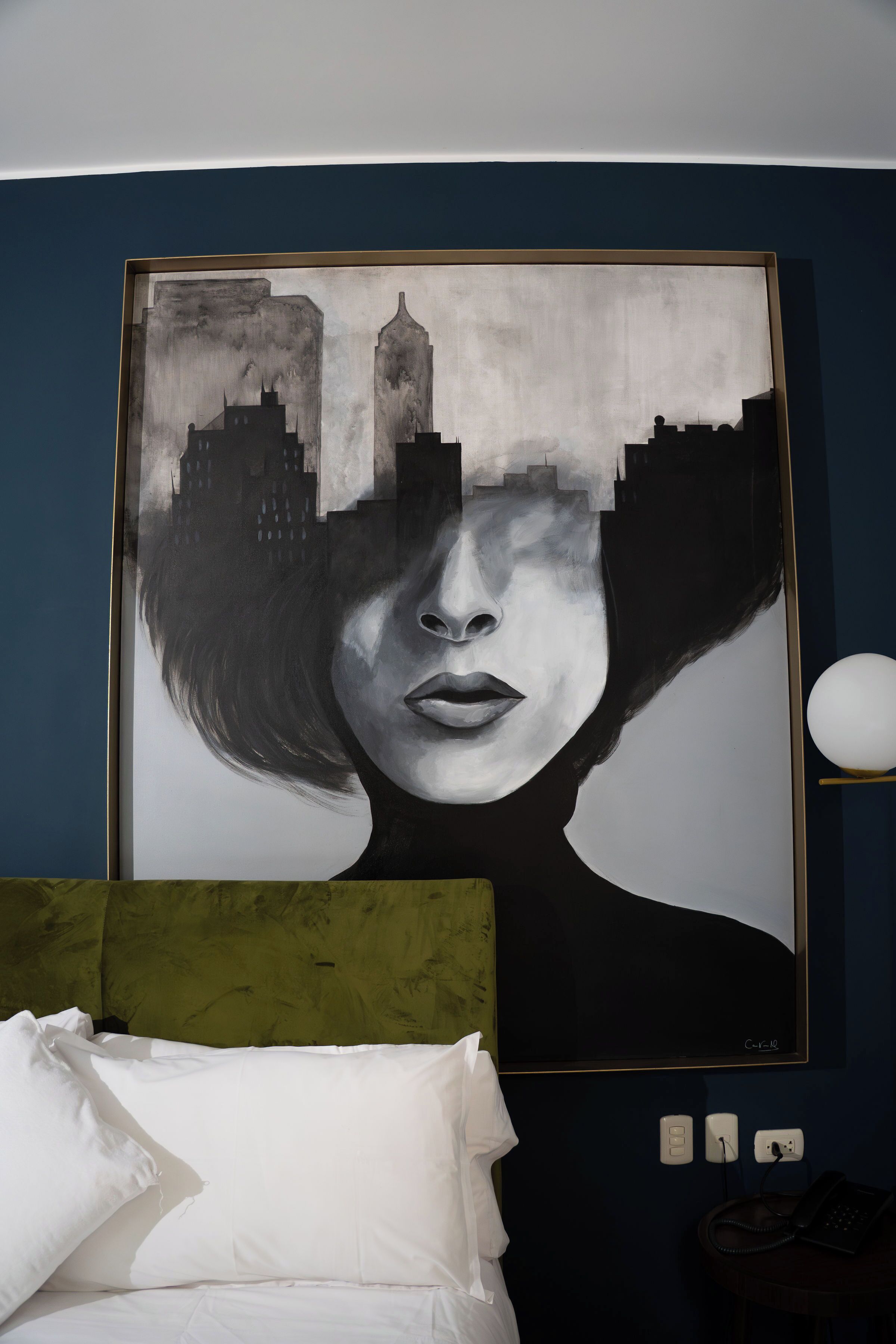 Junior-Suite, Blick auf den Innenhof | Zimmersafe, schallisolierte Zimmer, kostenloses WLAN