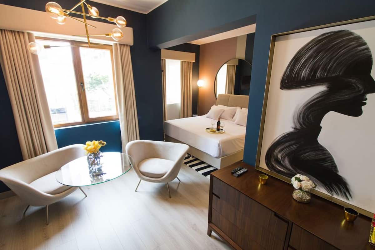 Deluxe-Suite, Stadtblick | Zimmersafe, schallisolierte Zimmer, kostenloses WLAN