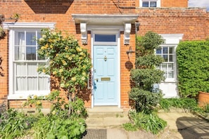 Exterior detail - 3 Bed in Woodbridge (oc-sfdor) (Woodbridge)