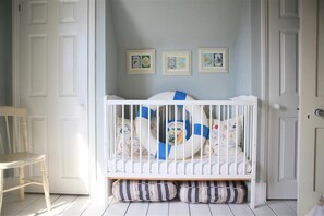 4 bedrooms, iron/ironing board, travel cot, free WiFi - 4 Bed in Aldeburgh (oc-sfhan7) (Aldeburgh)