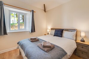 Iron/ironing board, travel cot, free WiFi, bed sheets - 3 Bed in Llanllechid (oc-wag712) (Llanllechid)