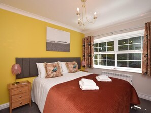 Travel cot, free WiFi, bed sheets - 4 Bed in Alnwick (oc-80496) (Newton-by-the-Sea)