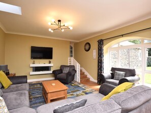 TV - 4 Bed in Alnwick (oc-80496) (Newton-by-the-Sea)