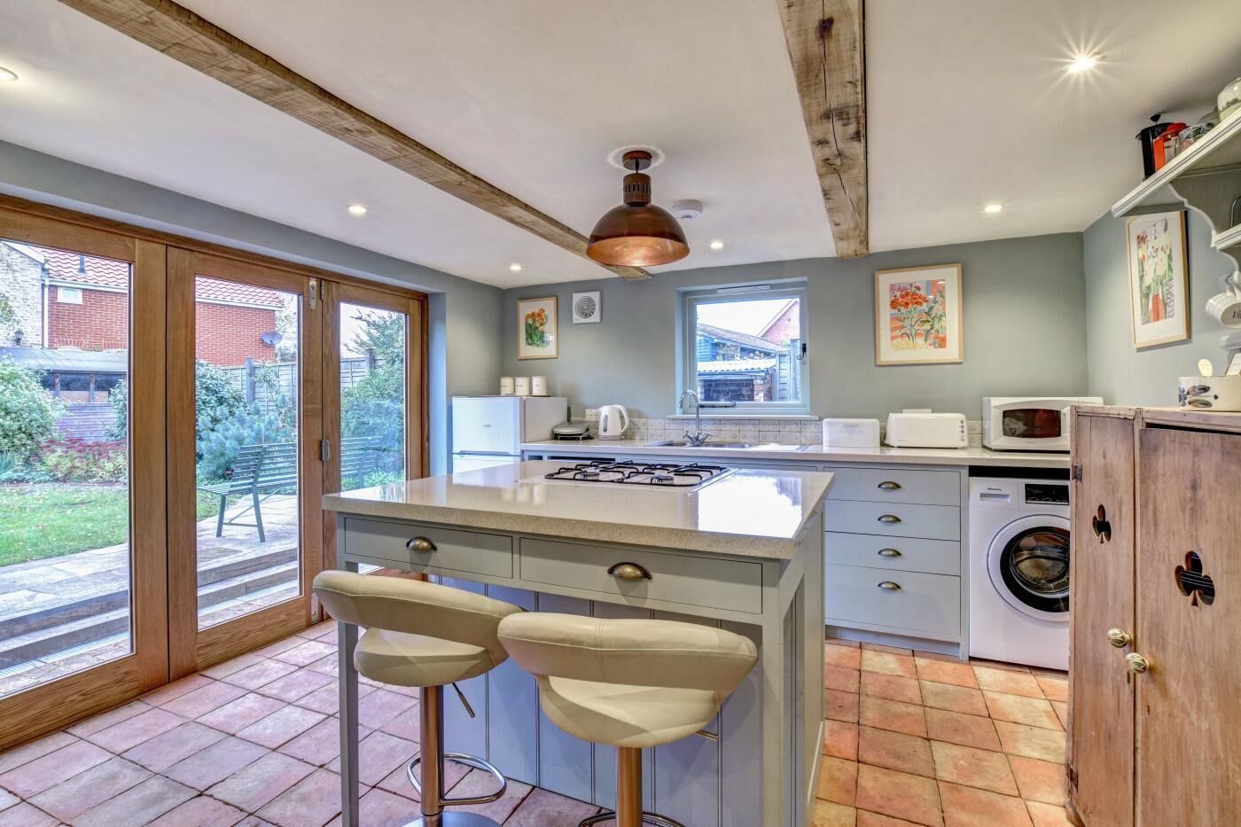 Mikrowelle, Ofen, Geschirrspüler, Hochstuhl