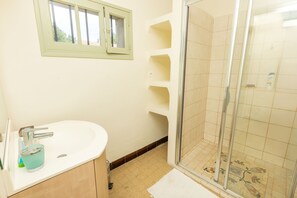 Toallas y papel de baño 