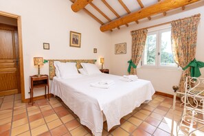 Iron/ironing board, WiFi, bed sheets - Peace and space in Vaison-la-Romaine for 16 people. (Saint-Romain-en-Viennois)