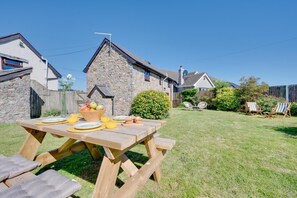 Outdoor dining - 2 Bed in Reynoldston (oc-hh502) (Scurlage)