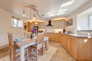 Dining - 2 Bed in Reynoldston (oc-hh502) (Scurlage)