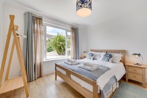 Iron/ironing board, travel crib, free WiFi, bed sheets