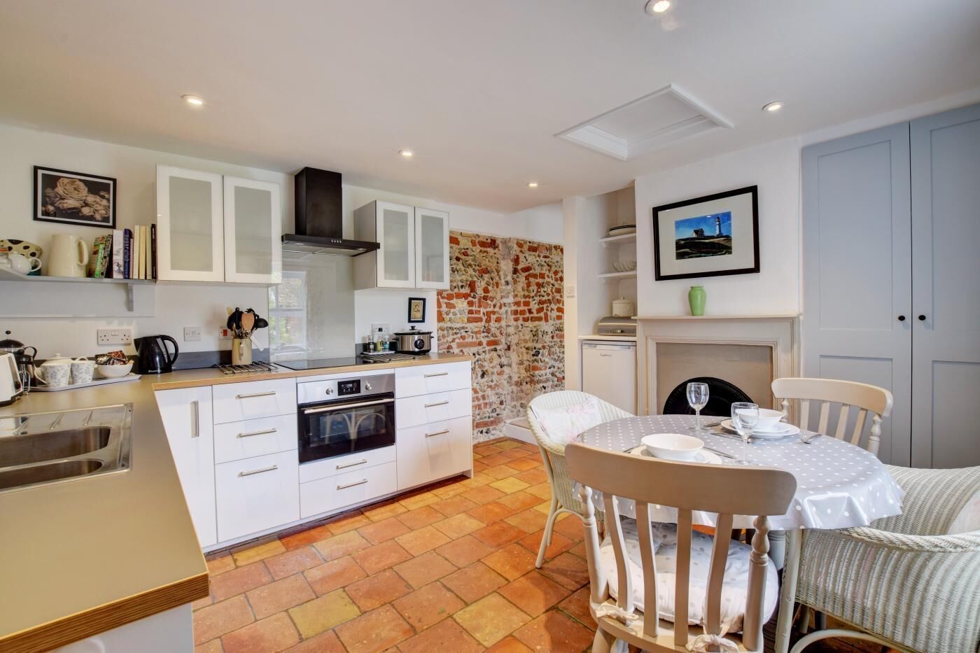 Mikrowelle, Ofen, Geschirrspüler, Kochgeschirr/Geschirr/Besteck