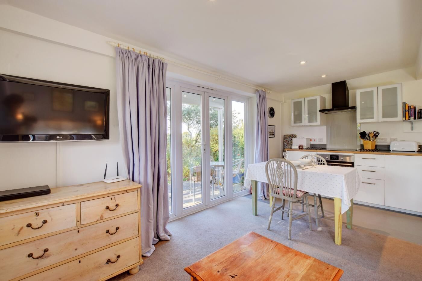 Mikrowelle, Ofen, Geschirrspüler, Kochgeschirr/Geschirr/Besteck