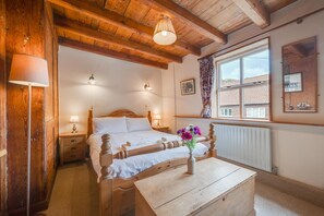 2 bedrooms, iron/ironing board, free WiFi, bed sheets - 2 Bed in Whitby (oc-w1032) (Whitby)
