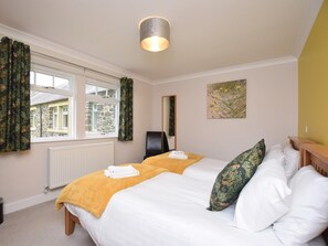 Travel crib, free WiFi, bed sheets - 3 Bed in Alnwick (oc-80493) (Newton-by-the-Sea)