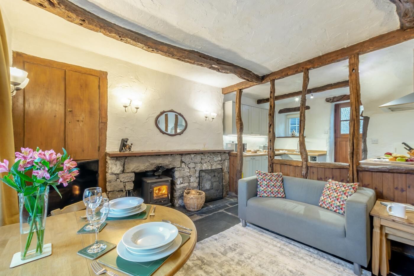 Télévision, cheminée