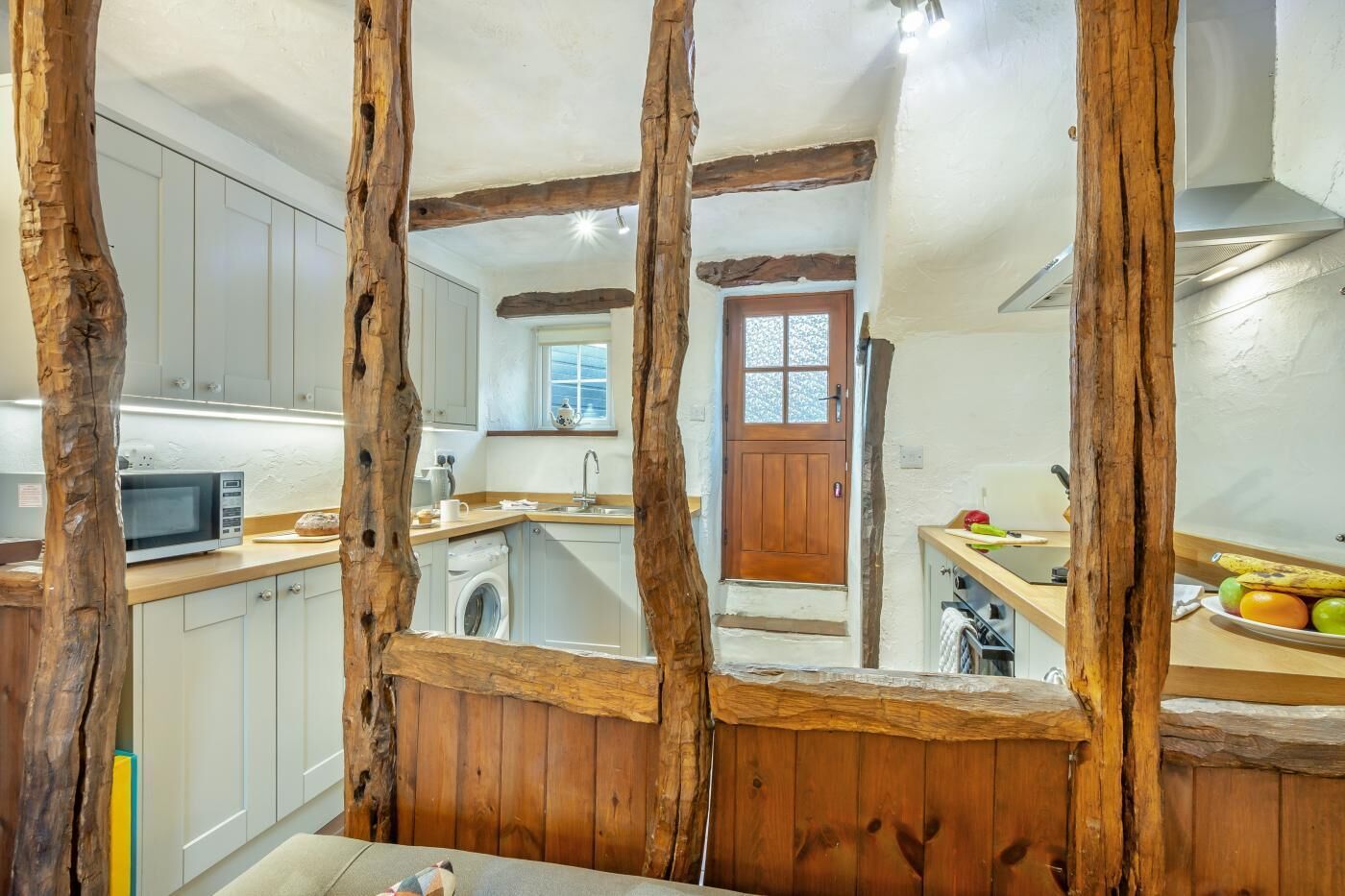 Oven, cookware/dishes/utensils