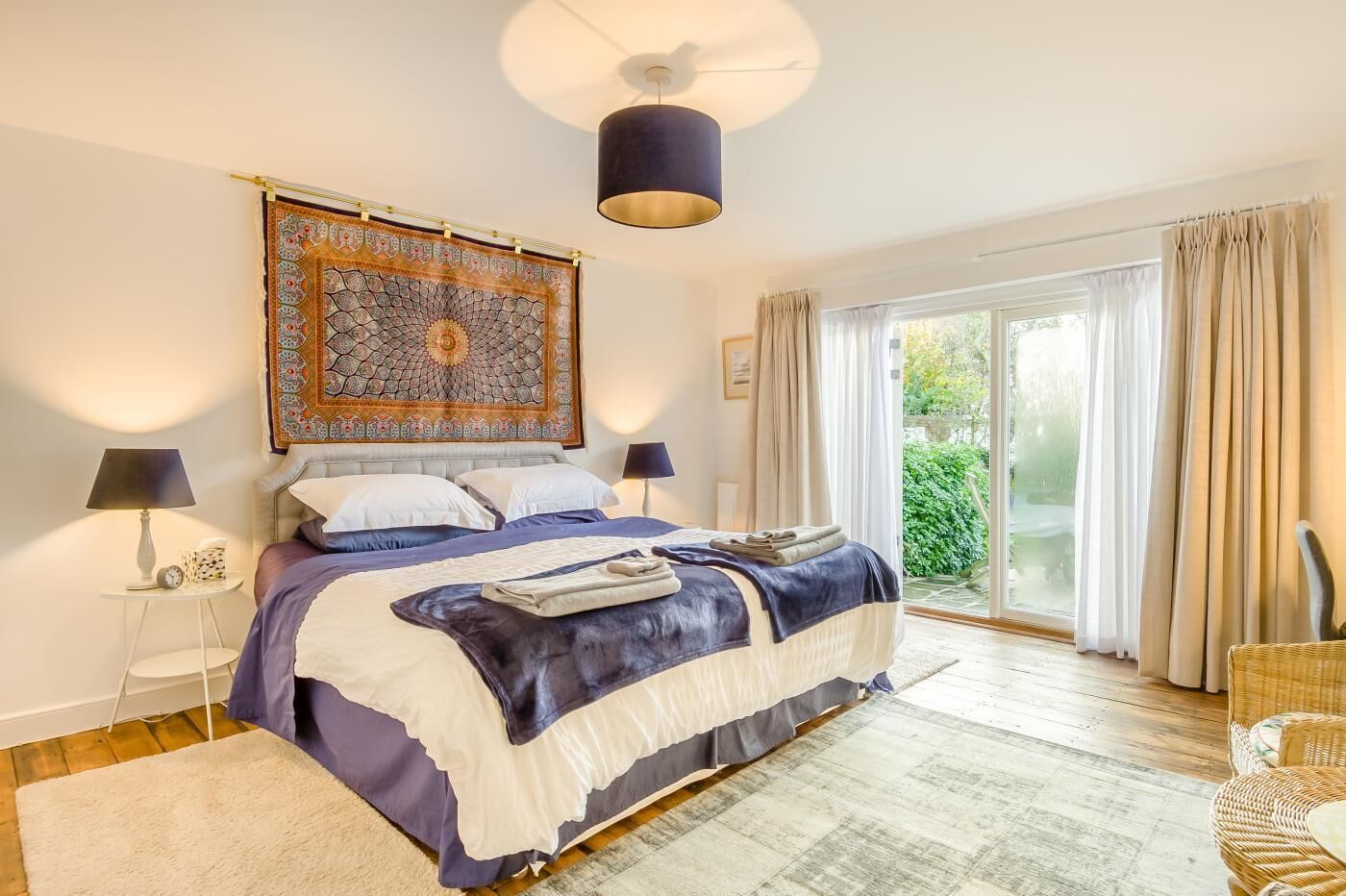 Free WiFi, bed sheets