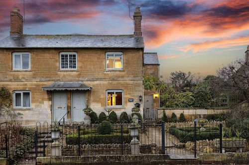 Delightful dog friendly holiday cottage - Whistlers Corner