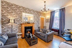 TV - 2 Bed in Whitby (oc-w1028) (Whitby)