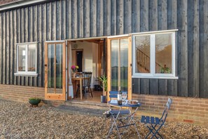 Outdoor dining - 1 Bed in Orford (oc-m34121) (Orford)