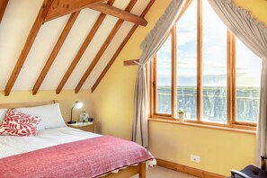 Tabla de planchar con plancha, wifi gratis y ropa de cama 