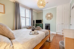 Iron/ironing board, travel crib, free WiFi, bed sheets - 3 Bed in Whitstable (oc-s34147) (Whitstable)