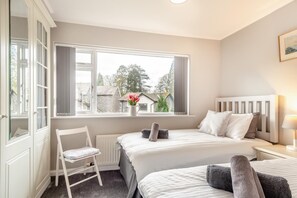Iron/ironing board, travel crib, free WiFi, bed sheets - 2 Bed in Grasmere (oc-ld175) (Grasmere)