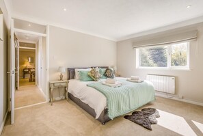 Iron/ironing board, travel cot, free WiFi, bed sheets - 2 Bed in Halesworth (oc-dak) (Halesworth)