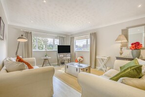 TV - 2 Bed in Halesworth (oc-dak) (Halesworth)