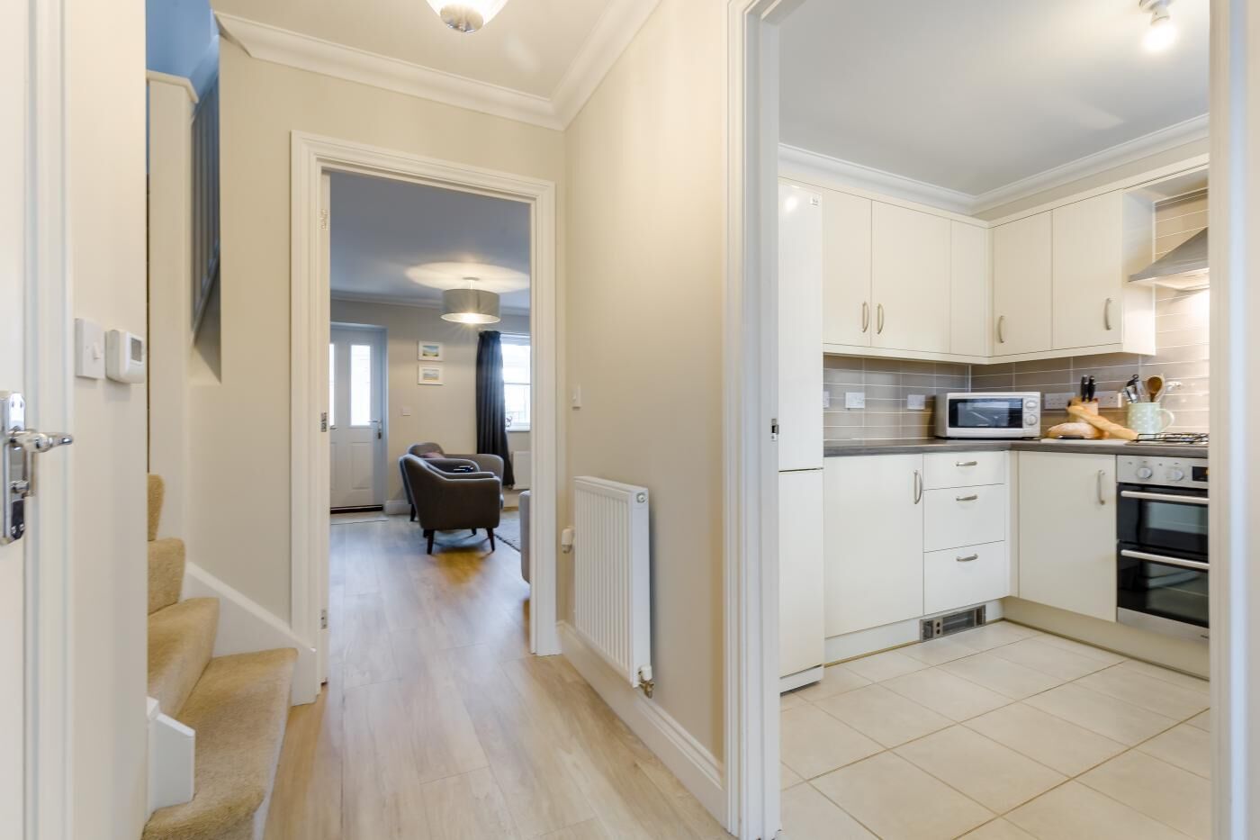 Four, lave-vaisselle, chaise haute