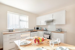 Microwave, oven, dishwasher, highchair - 3 Bed in Chapel St. Leonards (oc-r34145) (Chapel Saint Leonards)