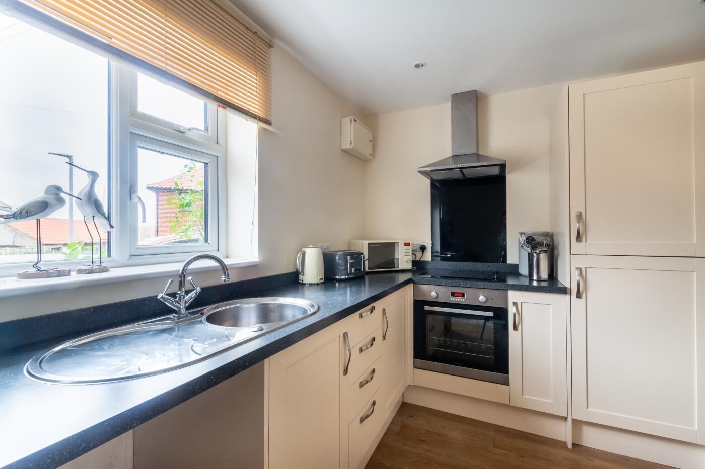 電子レンジ、オーブン、調理器具と食器