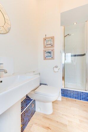 Hair dryer, towels - 3 Bed in Cromer (oc-2256) (Cromer)