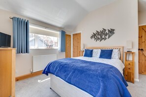 3 bedrooms, iron/ironing board, travel cot, free WiFi - 3 Bed in Cromer (oc-2256) (Cromer)