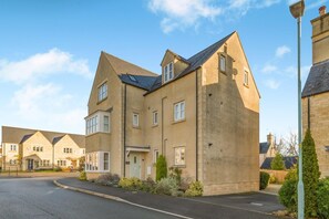 Exterior - 2 Bed in Tetbury (oc-l34108) (Tetbury)