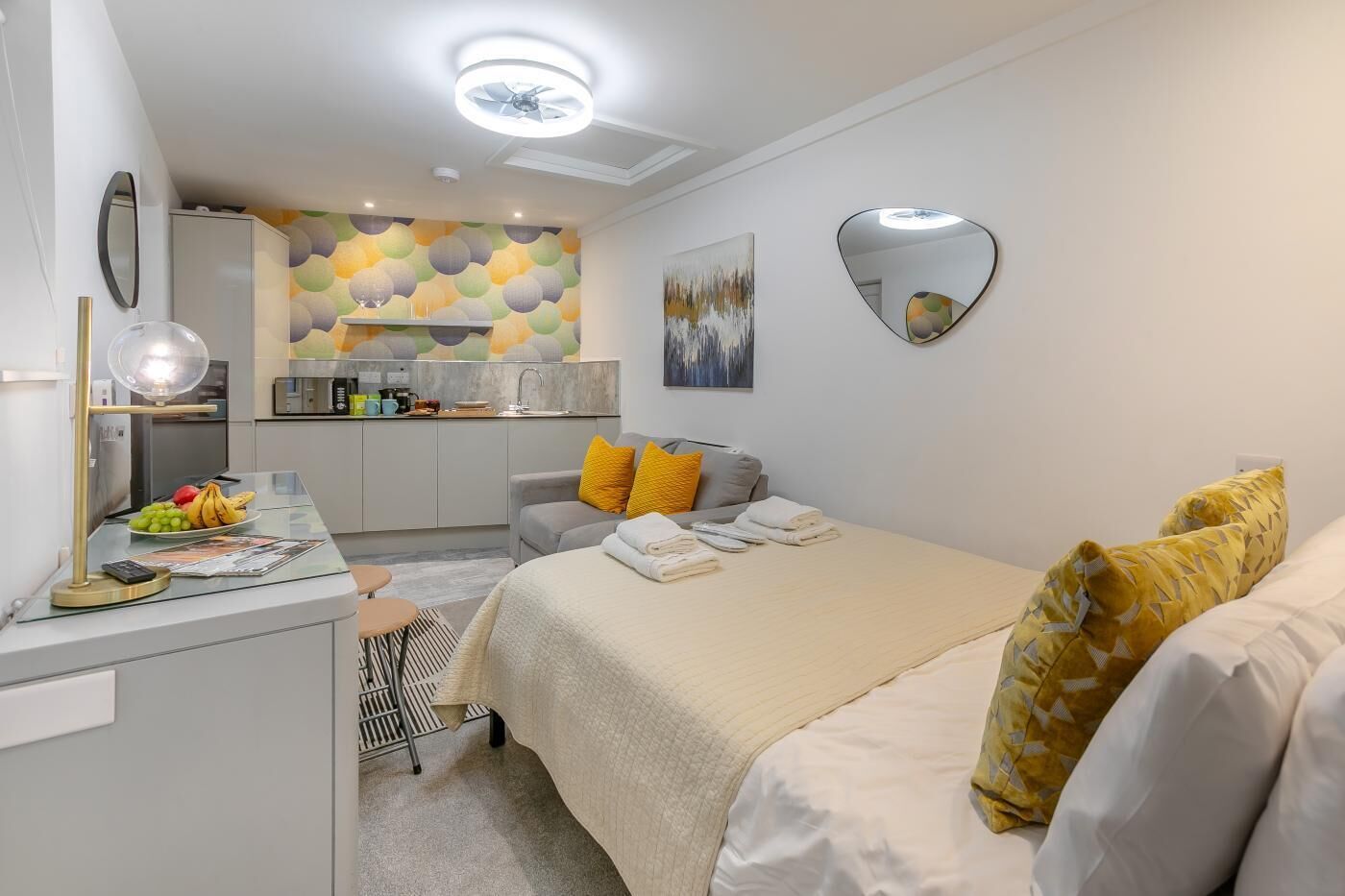 Iron/ironing board, free WiFi, bed sheets