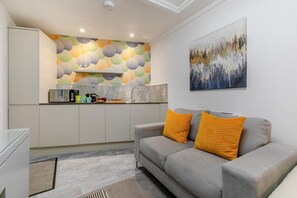 TV - 1 Bed in Penzance (oc-u34132) (Penzance)