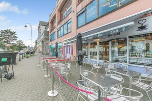 Outdoor dining - 1 Bed in Penzance (oc-u34132) (Penzance)