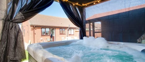 Baignoire à remous extérieure